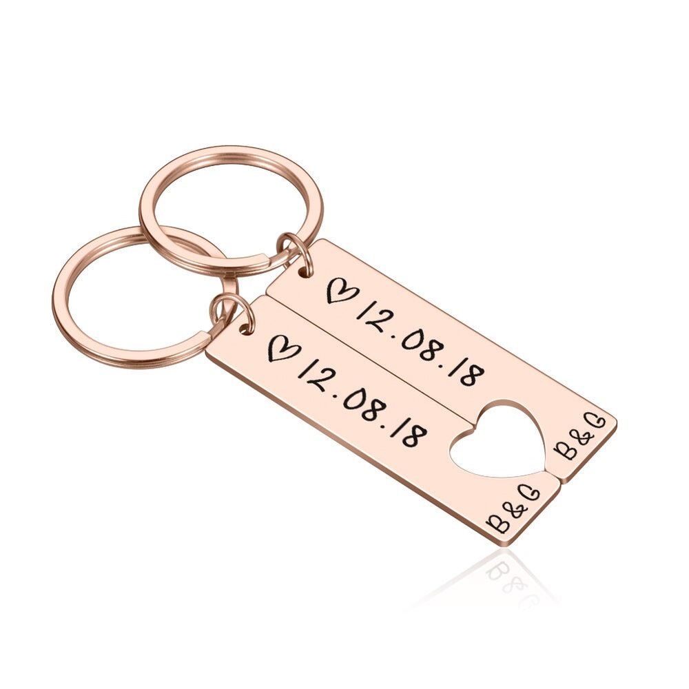 Personalized Heart Keychain Set Engraved King Date and Name Love Keyring Gift for Couples Girlfriend Boyfriends Key Chain Rings
